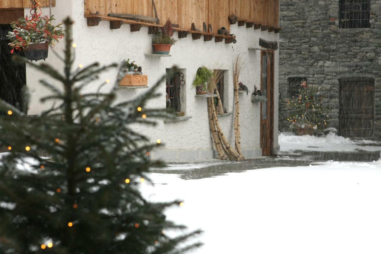 Maison Cassius Issogne Exterior photo